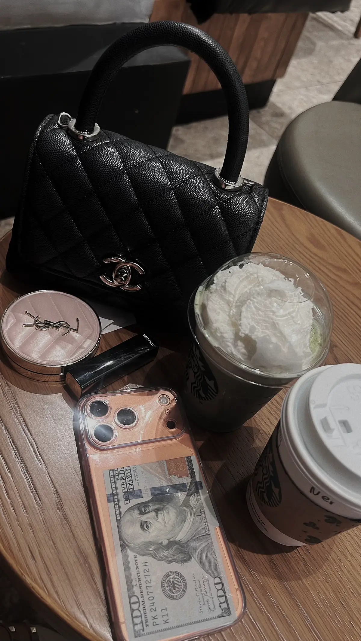 趁你还有力气的时候，学会照顾好自己。不要因为未来遥不可及时，就跟着感觉走。如果你不照顾好自己，就永远没有人会来帮助你。#xybca 