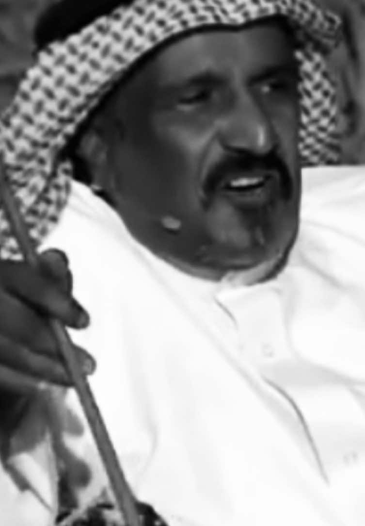 والقلب فـي يـديه يلعبَه .                                #سعد_بن_جدلان رحمه الله 