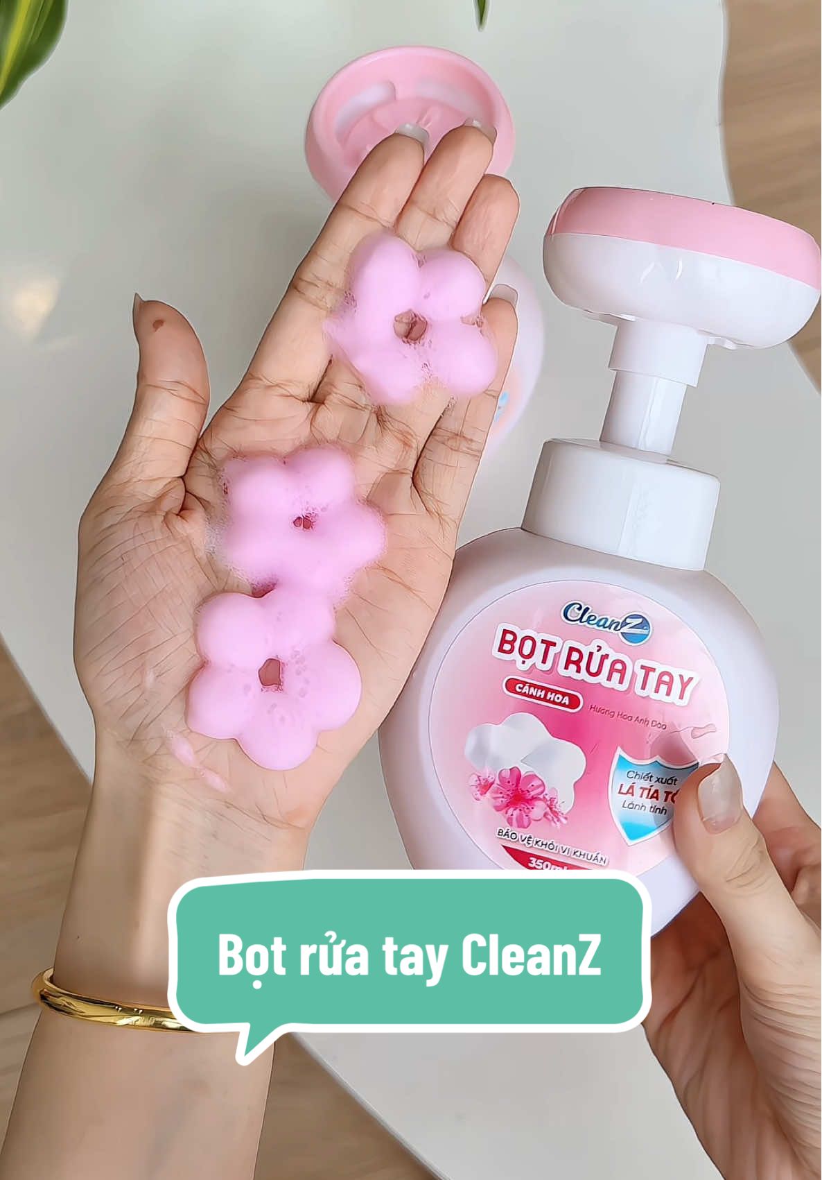 Bọt rửa tay hình cánh hoa dễ thương mà thơm lắm luôn 😍 #botruatay #botruataybonghoa #botruataybonghoacleanz #botruataycleanz #sausaureview 