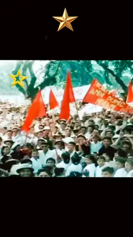Hình ảnh Quân đội Nhân dân Việt Nam tiến vào tiếp quản Thủ đô Hà Nội, chấm dứt 9 năm kháng chiến chống thực dân Pháp, mở ra thời kỳ mới cho miền Bắc — hòa bình, độc lập và xây dựng xã hội chủ nghĩa. #giaiphongthudo🇻🇳  #hanoi  #vietnam #xuhuong #viral 