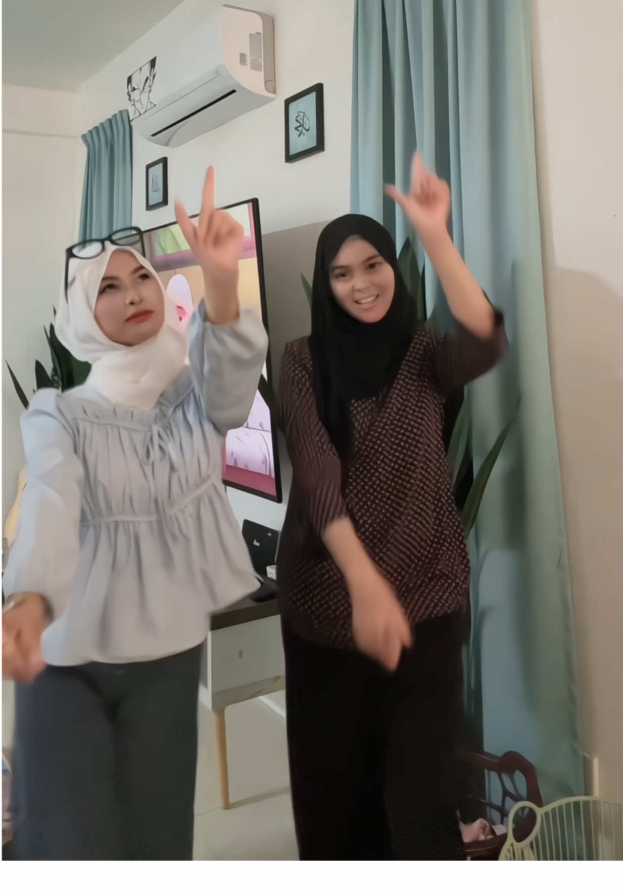 Katanya nak test dulu, nanti baru buat lain. Tapi macam dah jadi je ni post dulu lah hat ni @Niena Mochuu 🍁 😛😅