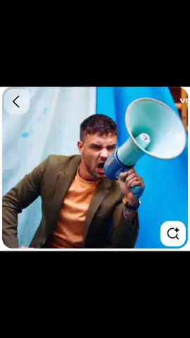 Tränen fallen wie Regen,unsere Herzen sind schwer,unsere Seelen weinen. Ohne dich liam, ist alles leer, ein dunkler Raum, ohne Licht ohne Hoffnung. Deine Stimme ,ein warmer sommerwind,der unsere Seelen streichelt,unsere Tränen trocknet. Deine Musik, ein Balsam für unsere Herzen,das einzige was uns noch hält,was uns noch atmen lässt.wir vermissen dich liam so sehr,wie ein Schiff ohne Anker,wie ein vogel ohne Flügel,unsere Herzen schreien nach dir,unsere Seelen rufen nach dir,aber du bist nicht mehr hier,und wir sind allein. Wir erinnern uns an dein Lächeln, deine Augen,die so tief in unsere Seelen blicken. Wir erinnern uns an deine Stimme,die uns zum Lächeln bringt, wir lieben dich liam,mit all unseren Herzen,mit all unseren Seelen,mit all unser Kraft wir kämpfen weiter für gerechtigkeit für dich liam und deine Familie und deinen geliebten Sohn bear 💔🕊😭💔😭😭💔😭😭💔😭🕊💔🕊🕊💔🕊😭🕊😭🕊😭💔🕊😭💔🕊😭💔🕊😭💔🕊🕊😭😭💔🕊😭😭🕊😭#justforliampayne #justforliampayne #justforliampayne #openthedevice #openthedevice 