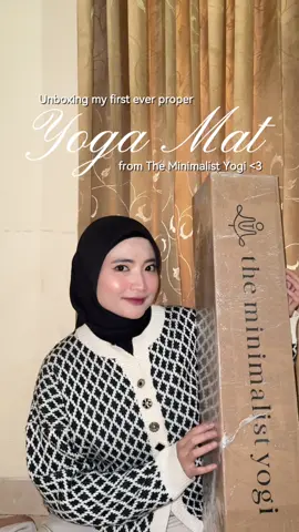 My very first proper yoga mat🧘‍♀️✨ #theminimalistyogi #yogamat #yoga 