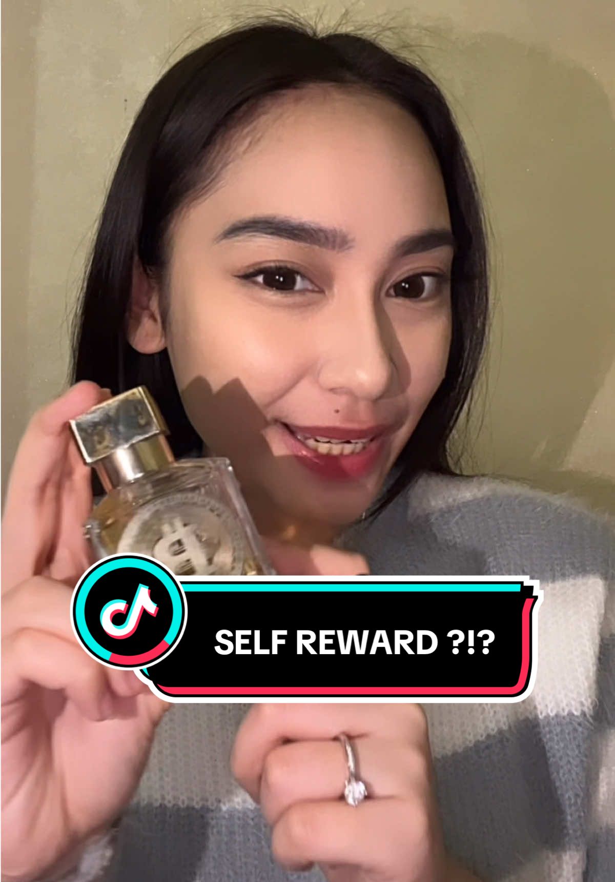 Gak perlu nunggu siapa-siapa buat ngerasa spesial. kadang self reward cukup dari semprotan wangi yang bikin mood naik. ✨ Crypto Series, wangi yang ngingetin lo buat tetep sayang diri sendiri. 👉 Treat yourself, start with your scent! 💯🏆 #parfumelokal #hodlscent #GajianSale  
