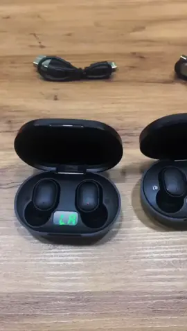 Confira esse fone de ouvido sem fio TWS bluetooth E6S  na cor preta com microfone estéreo e som cancelamento de ruído, LED Display Digital Fon por R$12,34. 🔥 comenta 