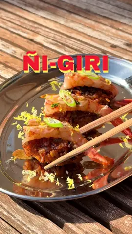 ÑI-GIRI 🍣 Esto es lo que me imagino si España 🇪🇸 y Japón 🇯🇵 tuvieran un hijo 😭😂. Están BRUTALES 😛 #paella #sushi #nigiri #gamba 