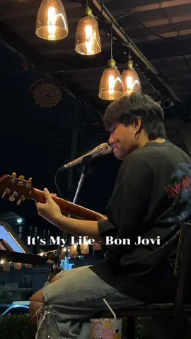It’s My Life - Bon Jovi Cover by sunseforyou 🎤 ทุกวันอังคาร 20.30-22.00 วันพฤหัสบดี 20.30-22.00 #itsmylife #bonjovi #ร้านนั่งชิลล์ 