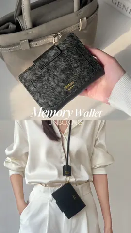 Unboxing กระเป๋าสตางค์หนังแท้ MEMORY by namon 📦✨ ใส่คล้องคอไปทำงานคือสะดวกจบใบเดียว #กระเป๋าสตางค์ #unboxing #กระเป๋าmemorybynammon #nammonjeans #TikTokFashion 