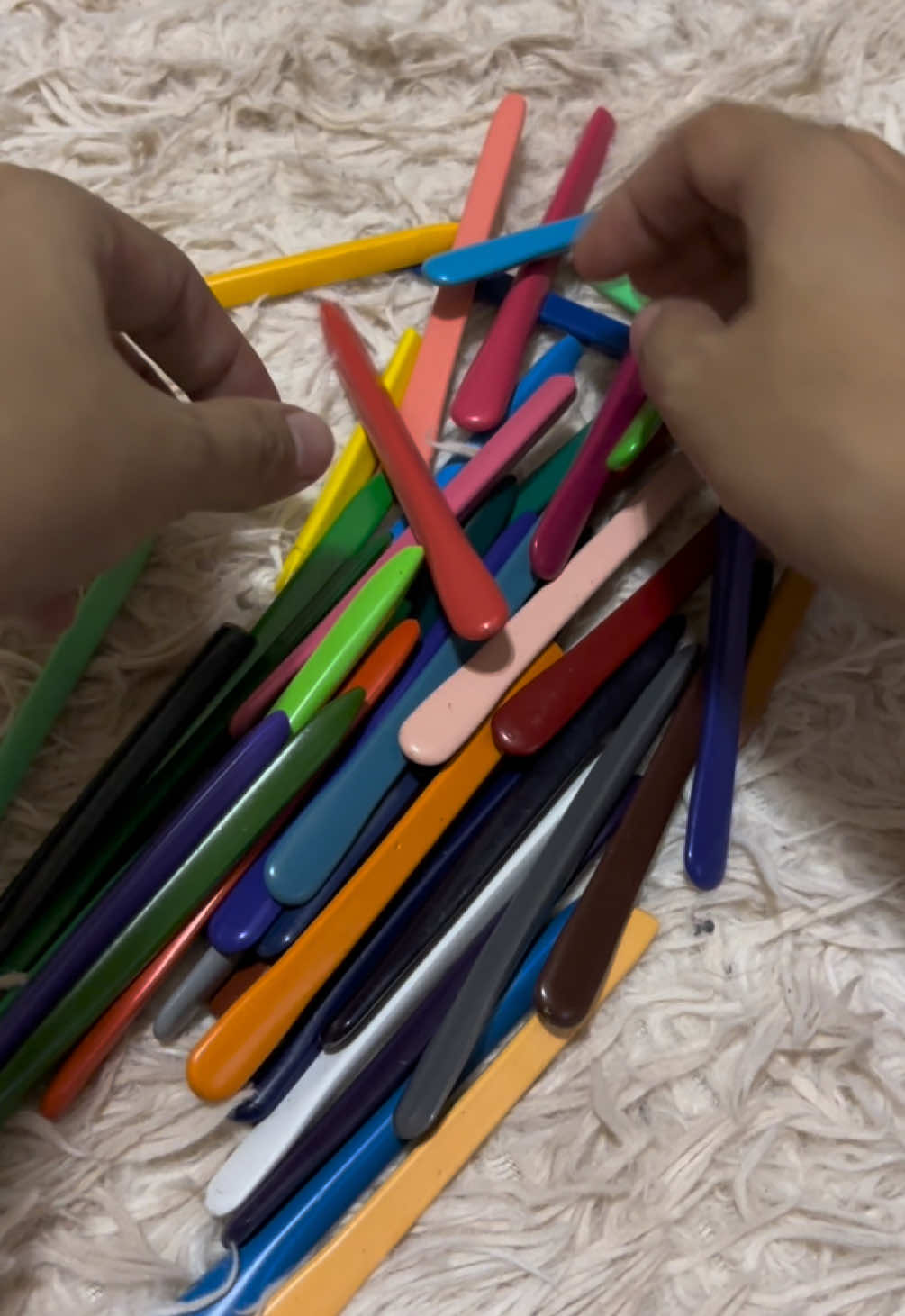 Plastic crayons triangular colors 🖍️ #crayons #colors #color 