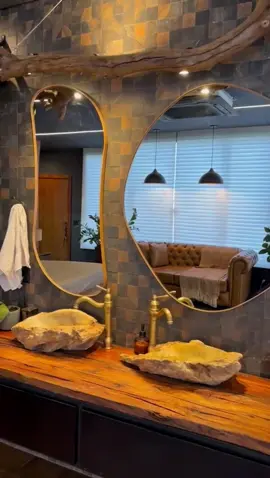 É gratificante ver nossos produtos ganhando vida em ambientes tão inspiradores. O cliente Daniel compartilhou o resultado do banheiro, onde as cubas de pedra sabão se destacam pelo equilíbrio entre beleza artesanal e funcionalidade. 🪨✨ ✨ Acesse nosso site e conheça toda a linha de cubas em pedra sabão disponíveis. www.artepedrasabao.com.br . . . #pedrasabao #artepedra #piadepedra #banheirodecorado #rustico 