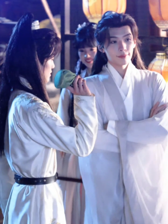 memang asik kalau kerja bareng bini mah 🤭🤣💚💙 #lileleslie #wangyunkai #lekai #meetyouattheblossom #CapCut 
