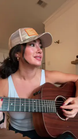 An unreleased @Megan Moroney hates to see me coming #meganmoroney #musiciansontiktok #countrycover #acousticcovers #singin 