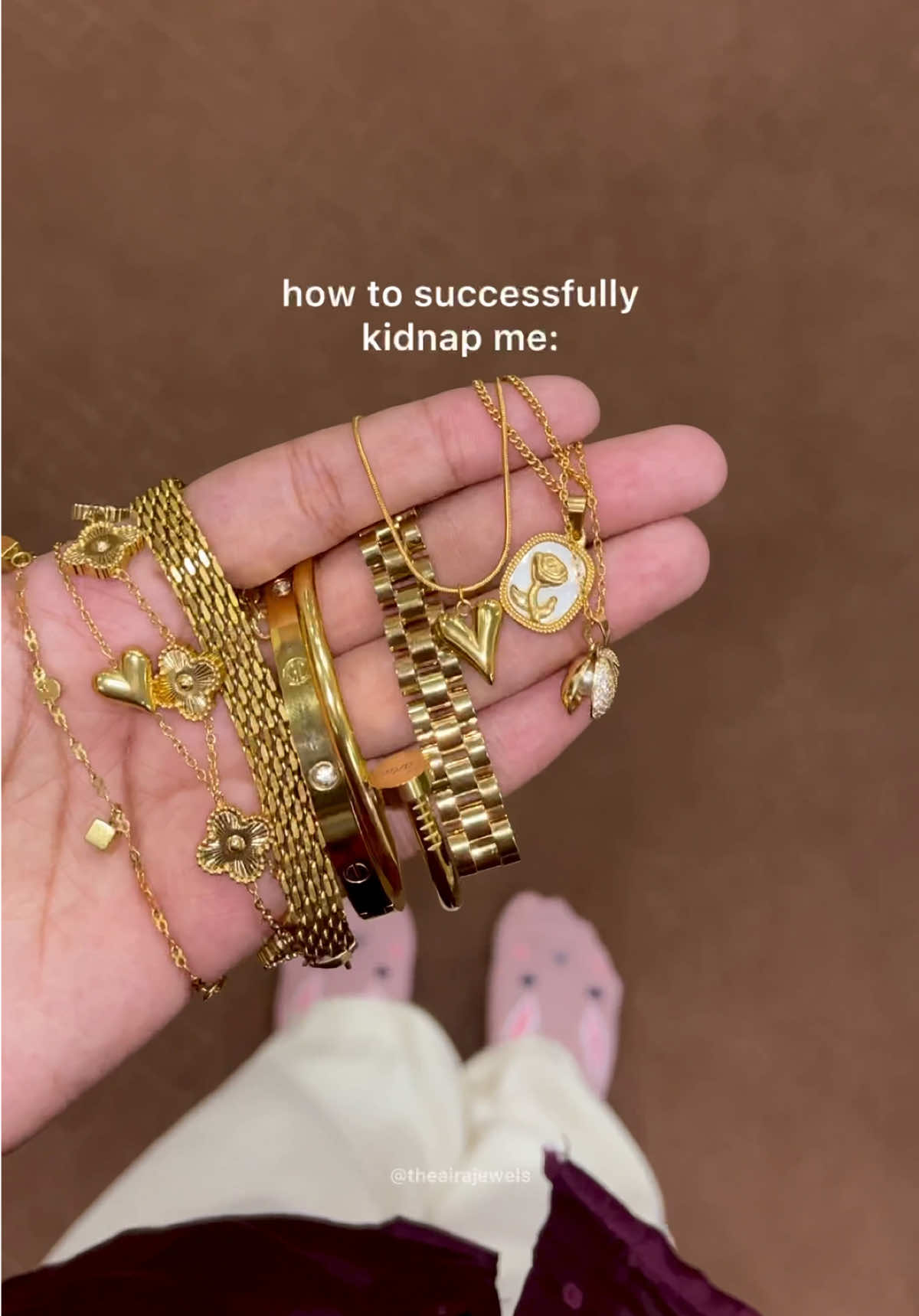 Plot twist: I kidnapped the jewellery instead 😝🫢🫣 #explorepage✨ #jewelry #stainlesssteel #pinterest #viral 