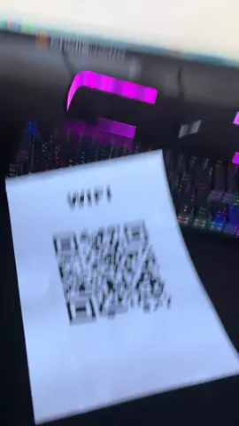 Truco para que dejes de deletrear la contraseña del wifi! #truco #trucosytips #tecnologia #wifi #informatica 