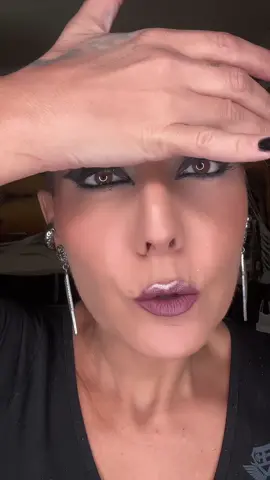 Τελικά το μακιγιάζ έχει πολύ πλάκα… Και τελικά, δεν μου πάνε ΟΛΑ!!!😂😂😂 #makeupartist #makeupexperiment #makeupoftheday #glammakeup 