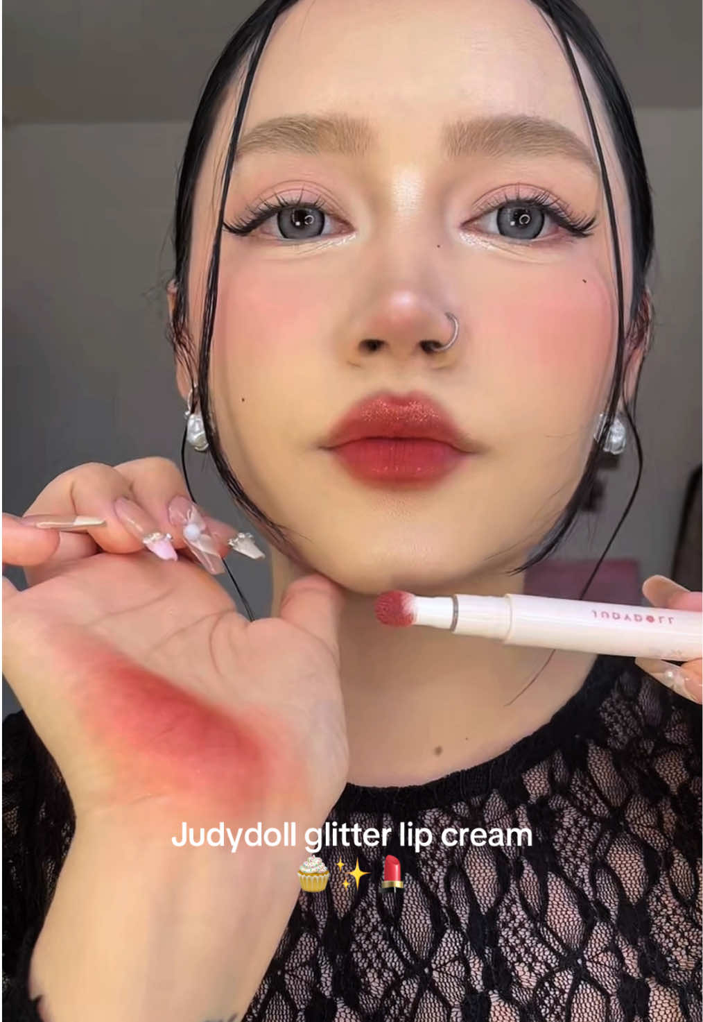 JudyDoll Cushion Lip Powder Cream new with 5 sparkling shades! Check out the swatches! ✨ #judydoll_us #judydoll #lipcream #lipgloss #lipstick #blacklipstick #mattelipstick #lipcolourchallenge #glitterlips #glitter #sparkle #makeup #beauty #lips 