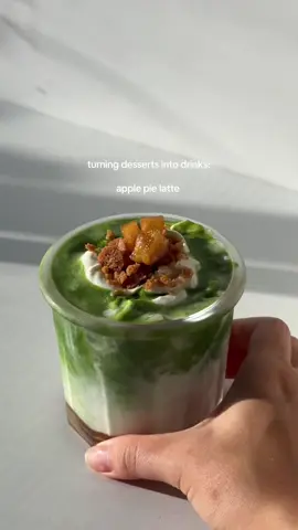 turning desserts into drinks: apple pie matcha latte 🍏 #matcha #baking #applepie #coffee #homecafe