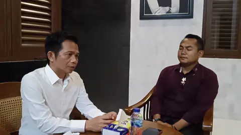 untuk menangani persoalan pa Yusup ada yang lebih berwenang adalah kesatuan nya dimana dia bertugas,dan mulai malam ini pa Yusup ditarik ke Mako Brimob untuk menjalani pemeriksaan ...om Zein doakan semoga kehidupan  keluarga kalian  baik baik saja#saepulbahribinzein #omzeinbupatiaing #omzeinbupatipurwakarta #omzeinjagoandedimulyadi #omzein 