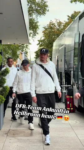 DFB-Team ist in Heilbronn angekommen für das Spiel am Freitag gegen Luxemburg in Sinsheim 🚌 #football #dfbteam #heilbronn #fans #hotel 