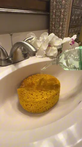 Happy HAPPY Birthday🥳🎉@Lavender Girl 🪻💜🫧 She’s such an amazing creator and supportive friend💖Ahe requested a combo with lavender🪻This had a lot going on😌Have an amazing day girly🙏🏾👑#happybirthday #asmr #CleanTok #spongesqueezing #fyp ♎️🥳🎉💖🎈🧁🎁💐