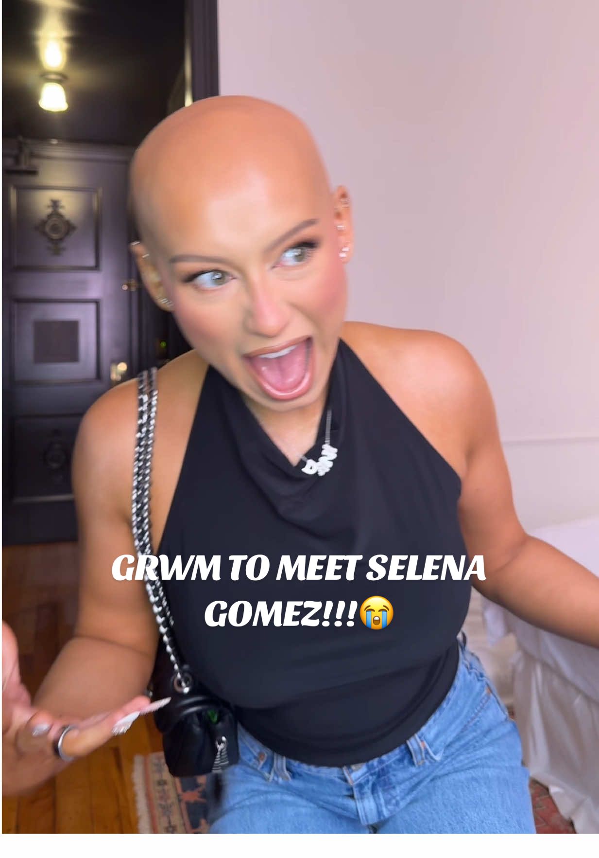 I can finally share why I went to New York😭😭 just casually getting ready to meet Selena 🥹 thank you always @Rare Beauty 🤍✨  #rarebeauty #makeup #grwm #selenagomez #alopecia 