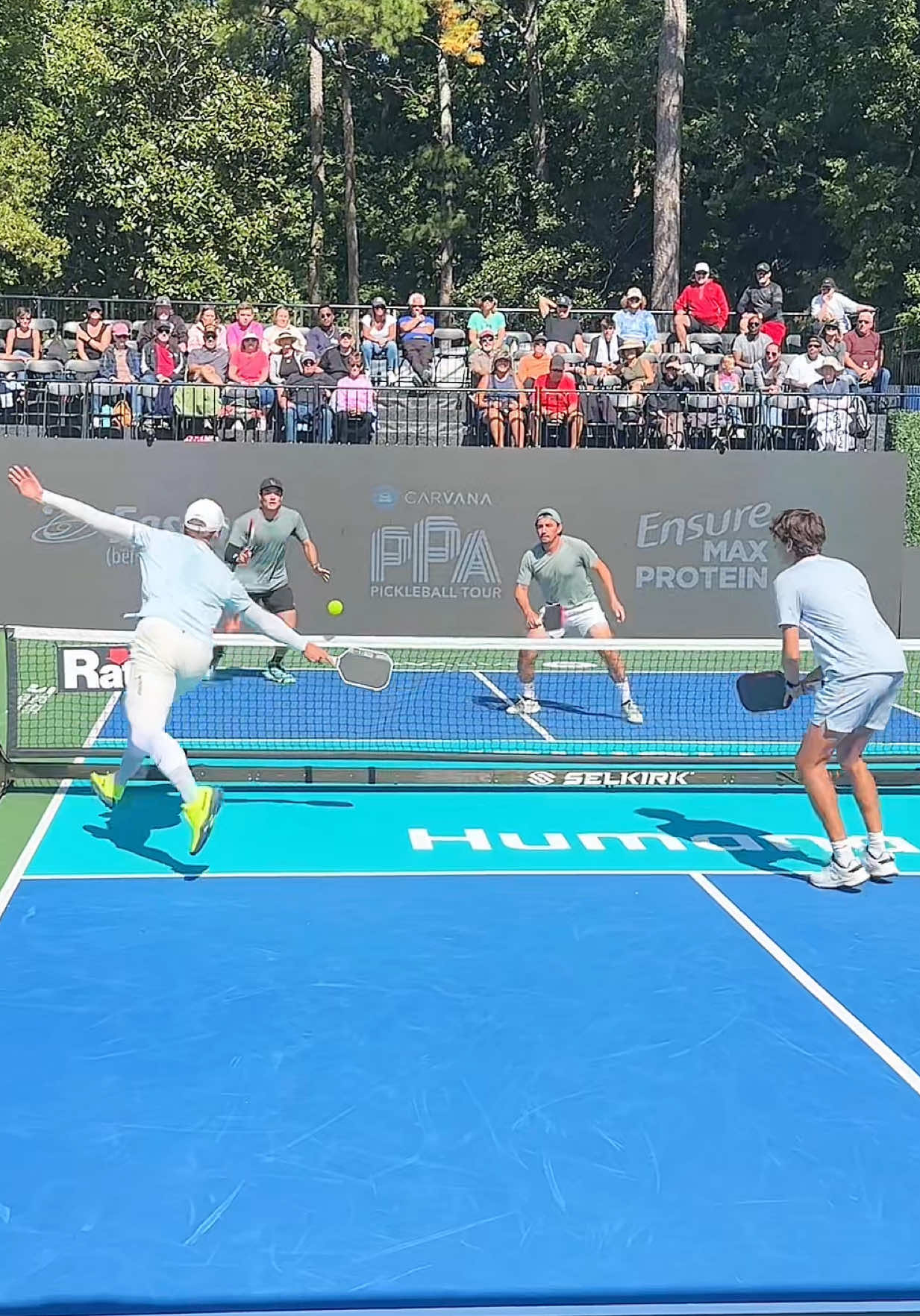 Brilliant baseline D and a rare fault by the best to ever do it. Though exactly sure what the fault was? 🤔 @Carvana PPA Tour #pickleball #pickleballhighlights #pickleballtiktok #pickleballplayers #pickleballtournament 