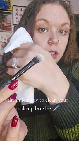 🧼 Keep your makeup brushes clean and fresh with The Original Brush Cleaner! 💕 This fast-drying, rinse-free formula removes makeup, oils, and bacteria in seconds — no water needed! ✔️ Deep cleans + conditions bristles ✔️ Dries instantly for quick reuse ✔️ Extends brush life ✔️ Works on natural & synthetic brushes Perfect for makeup lovers and pros who want flawless application every time! 💄✨ #makeupbrush #makeupbrushes #makeupbrushcleaning #makeupbrushset #microinfluencer 