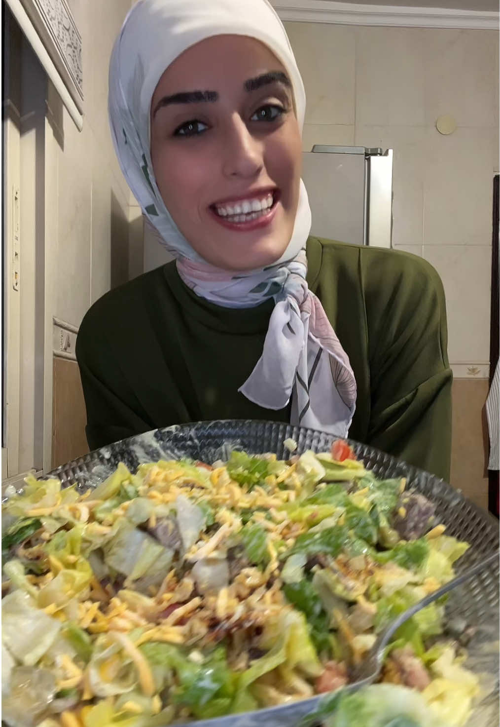 سلطة البرغر  🥗🍔 #creatorsearchinsight #creatorsearchinsights2025 #Recipe #cookwithme #cookwithme #tiktokcookbook #foodies #EasyRecipe 