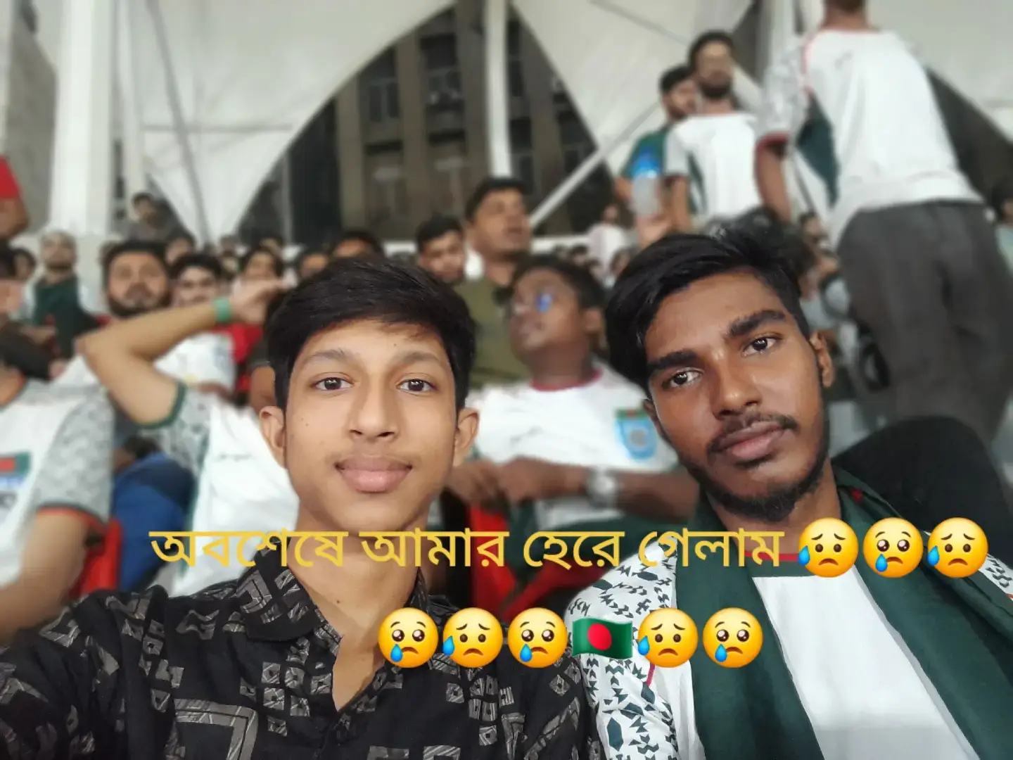 রিফাত মাসুদ কমেন্ট্রি তে বলতেছিলেন 'এভাবেও হারা যায়! এভাবেও হারা যায়?'  ফুটবল, ক্রিকেট দুইটাই আমাদের জন্য শুধুই একটা বড়ো দীর্ঘনিঃশ্বাস!!!