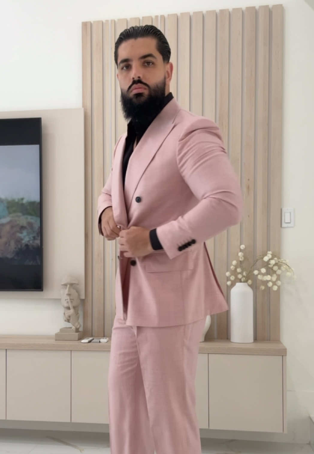 Traje rosado cruzado  #outfitinspo #outfitideas #formaldress #suitstyle #mensfashion 