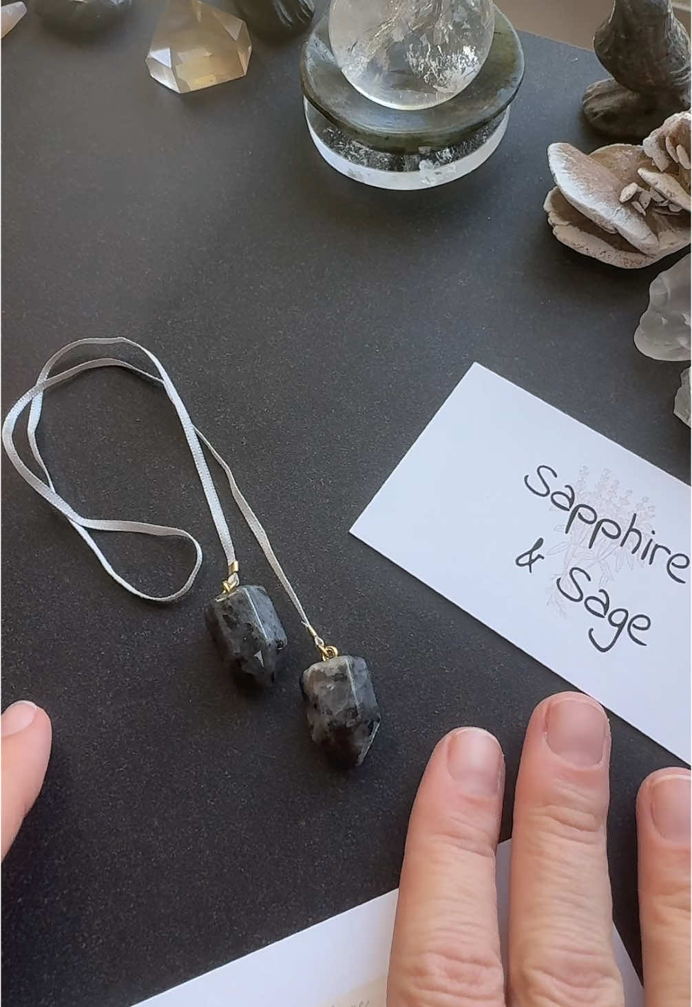 anything + crystals = good by me 🤩 #crystalbookmark #crystaltok #BookTok #bookmark #bookmarks 
