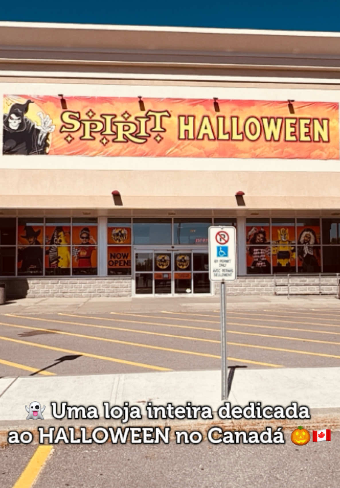 🎃 Uma loja inteirinha dedicada ao Halloween no Canadá! Entre sustos, fantasias e decorações, dá vontade de levar tudo 👻 #halloween2025 #spirithalloween #canadavibes #canadatips 