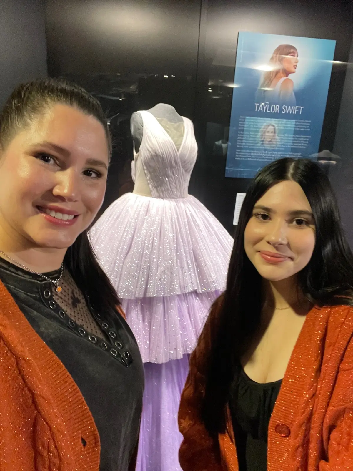 Omg!!finally we made it to Nashville to the country music Hall of Fame. #tsthelifeofashowgirl🧡🧡🧡🧡🧡 #speaknowtaylorswift ##nashville##cupcakedress @Taylor Swift @Taylor Nation 