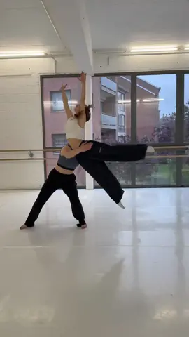 Deux énergies, une connexion 🤝  #danse #frenchdanseur #dance #dancers #mbdc 