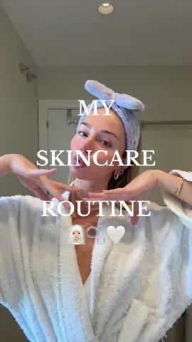 Por fin les traigo mi rutina de skincare! Como alguien que tuvo acné severo por años, si hay algo que les prometo es que jamás les voy a recomendar productos que no me encanten. Gracias @Ksisters por enviarme mis productos favoritos tan rápido 🫧🤍 #españa #skincareroutine #rutinaskincare #skincarecoreano #frenchpharmacy 
