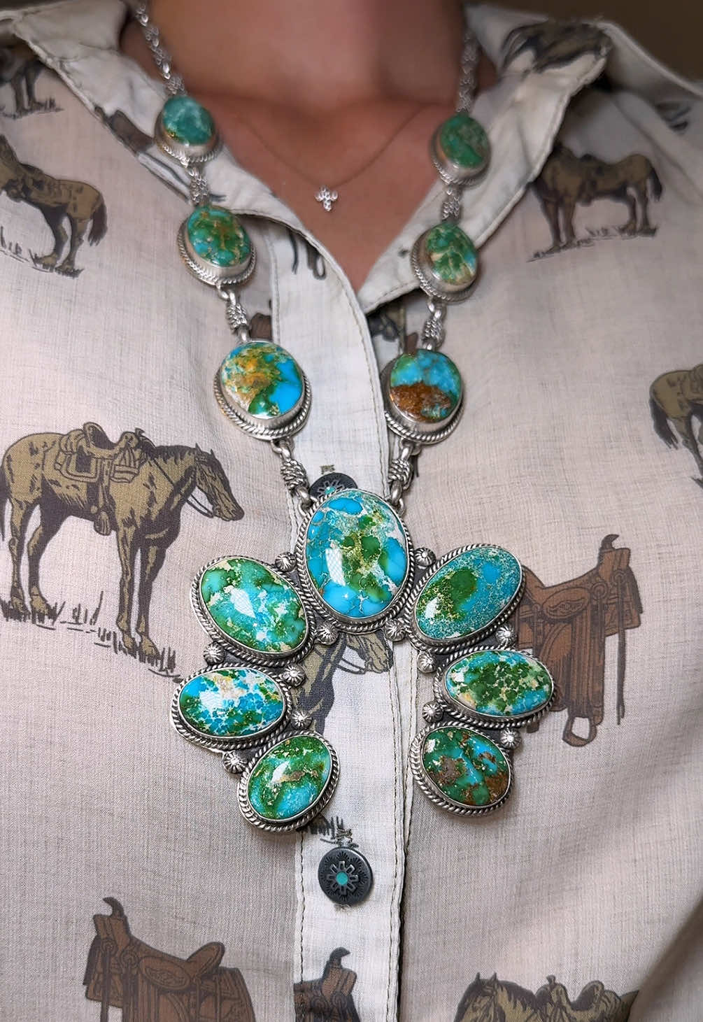 if it’s not turquoise, I don’t want it!! but seriously have you seen a more beautiful turquoise?! #navajo, #turquoise, #jewelry, #nativeamerican, #westernfashion @Hespera Jewelry Designs   