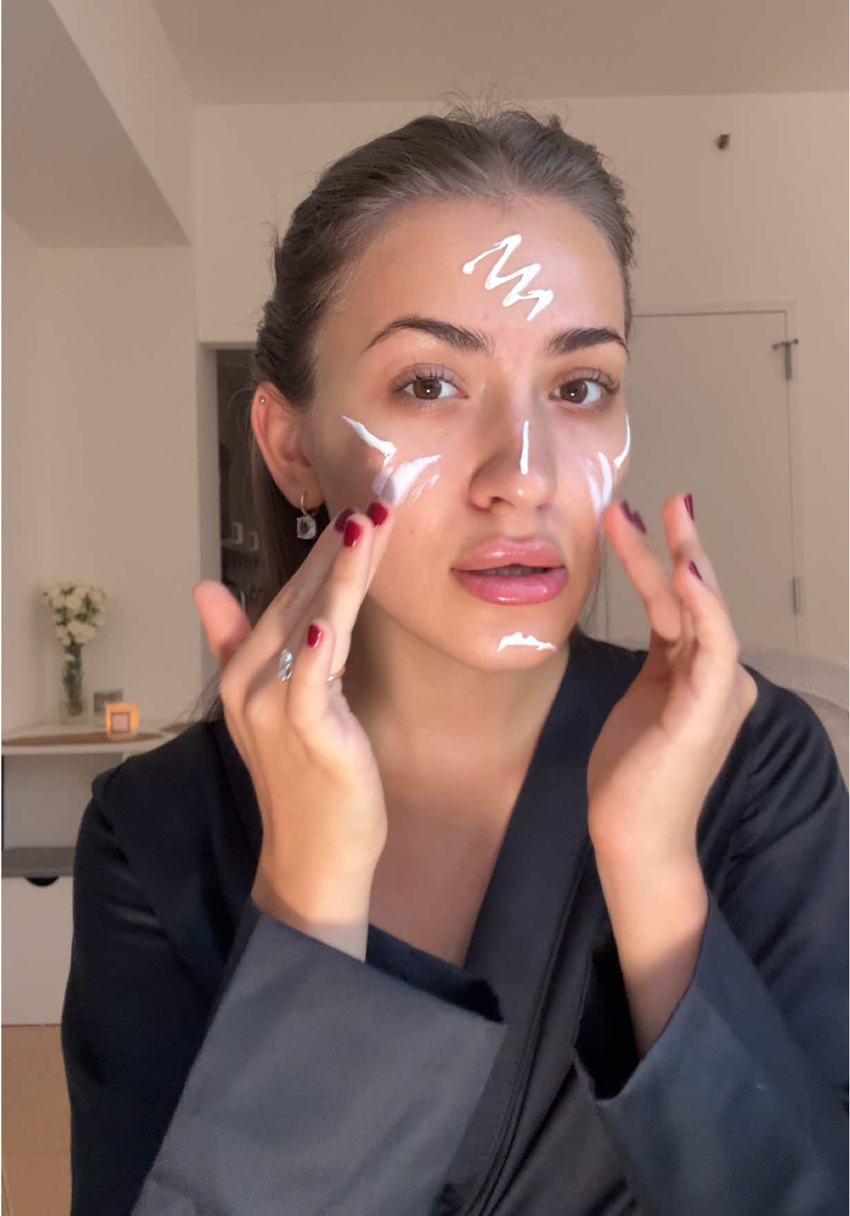 @ongredients_global #Hwahae #ongredients #AnyToneGlow #HydratingSunscreen #invisiblesunscreen 