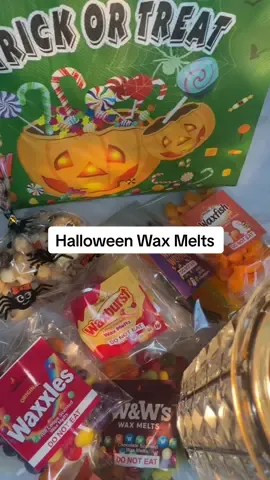 Hello 👋🏾 Subscribe by the 15th to receive next month’s box! 📦 Of course this bag is full of tricks but making your home smell AMAZING is the real treat! 🔥