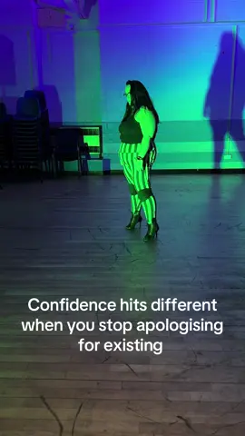 Absolutely loving my classes @Heel Harmony. Never done a dance class in my life and Kyla had given me so much confidence, I’m now not scared to post a full length video of me dancing 😅 #heelharmony #heelclass #dance #fyp 