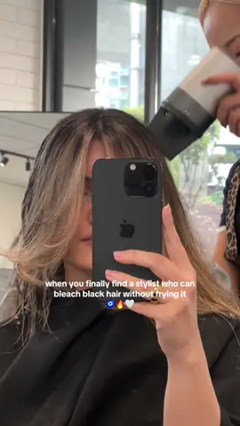 Sooo hard to find a hair dresser that understands how to lift darker hair without damaging it like crazy 🥲 loving how my hair looks + feels 😍 look at that root melt ✨✨✨ so good! #blacktoblondehair #hairvlog #haircolor 
