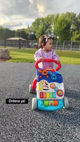 Aprendiendo de forma divertida 🥰 #babytoys #stroller #babywalker #viral #fyp 