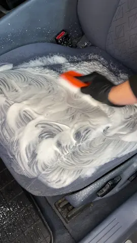 Ces sièges n’avaient jamais été nettoyés ! 🦠 #asmr #nettoyage #satisfying #cleaning 