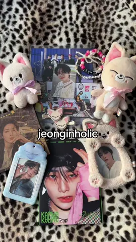 what’s not pictured is my 16672662 photocards of him 😀 #straykids #skz #stay #jeongin #skzoo 