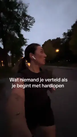 Dingen die mensen je dus niet vertellen maar zelf achter moet komen..  1. Je gaat veel meer was hebben (die sportkleding stapelt zich op 😅). 2.	De eerste kilometer is altijd verschrikkelijk, ook als je beter wordt. 3.	Goede schoenen maken echt het verschil en ja, ze zijn rete duur. 4.	Je gaat verslaafd raken aan het gevoel ná het lopen 5.	Je playlists worden belangrijker dan je outfit. 6.    Regen lijkt erg, maar lopen in miezerweer is eigenlijk best chill. 7. Elke loper heeft een ‘praat met mezelf om door te zetten’ moment. 8. Je conditie verbetert sneller dan je denkt, maar je mindset is het moeilijkst. 9. Je begint voor de sport, maar blijft voor het hoofd. 🧠❤️ #Running #hardlopen #marathon #runnershigh #zone2 