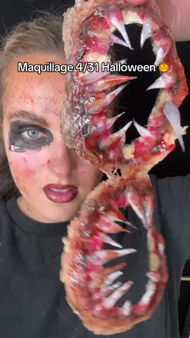FAKE BLOOD !!! Alors qu’est ce qu’on en pense ? Mon ig : nanaxmakeup_ 🫶🏼 #fakeblood #horrormakeup #halloweengore #halloweenmakeup #halloweenhorrormakeup 