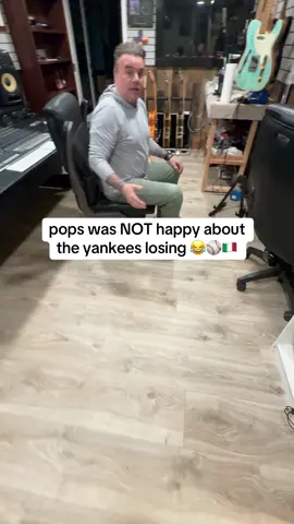 😂😂 #1 yankees fan over here @Yankees #foryoupage #viral #funny #trending 