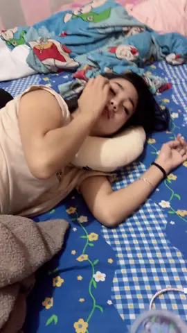 Neng diana ga ikut krna sakit ,bocil jg demam usu jg sama demam, jdi klo kurang maksimal jgn dihujat yaa semangatt yaa anak2 bikang bnda ,,,smoga kita smua diberikan kesehatan kekuatan kelancaran aamiin