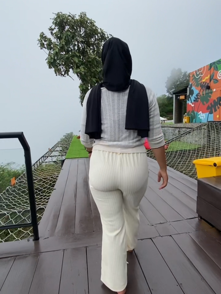 🤍🤍#cewe #hijab #belakang #pulen 