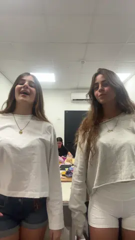 תלמדו ותעשו דואטים #הומורעצמי #הסט #עדהיפותרמיהלאזזים 