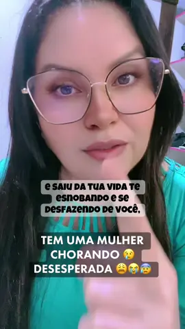 Tem uma mulher chorando desesperada #motivação #religião 